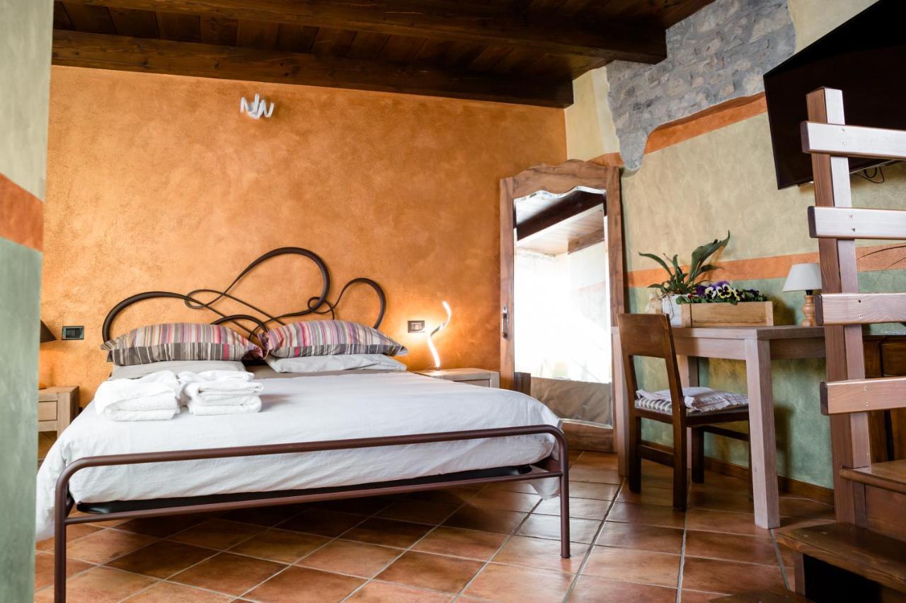 Ca' Baetti L'Antico Borgo Panzió Roncola Kültér fotó